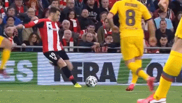 赫内斯：拜仁再次成为一座堡垒；孔帕尼像老母鸡一样保护球员