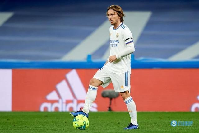 浓眉：弗拉格在琢磨如何在高压下打好球，把球稳稳传给队友